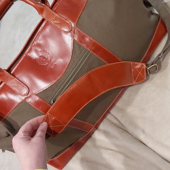 Canyon Outback Pine Canyon leather canvas duffel bag in forest green And cognac - Picture 8 of 16